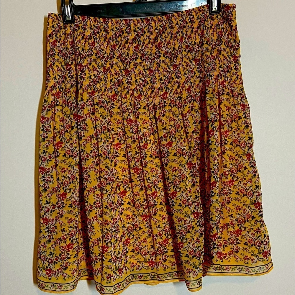 Max Studio Skirt Yellow Floral NWT SIZE MEDIUM